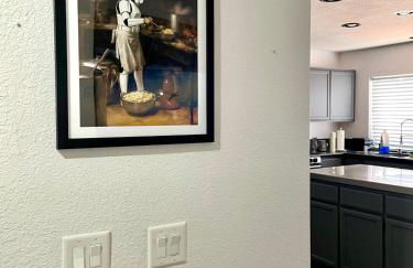 Comfy Expansive Home - Near the Strip - Heated Pool - Foto 9