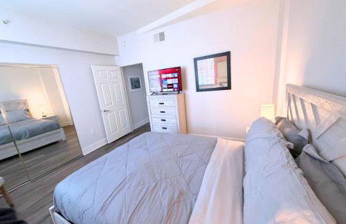 Stylish 2 Bed 2.5 Bath Condo Near Beverly Hills. - Photo 9