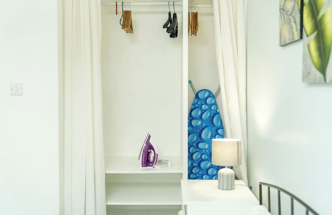 Crawley Stainer 1-bedroom With Parking and Garden - Foto 16