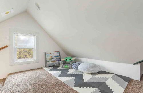 Spacious Retreat with guest house, game room, parking in N Tacoma - Foto 38