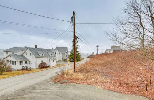Cozy Maine Getaway Covered Deck, Walk to Beach! - Photo 23