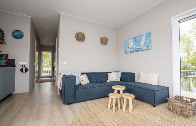 Modern Houseboat With View of the Lake - Foto 10