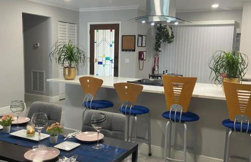 Newly Renovated Villa with Hot Tub - Foto 4