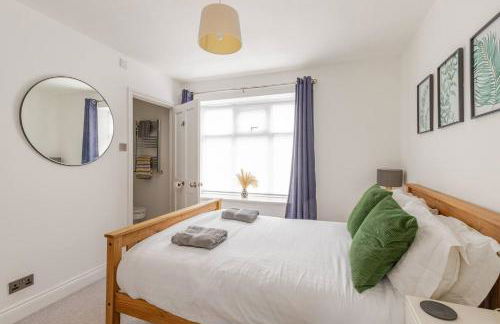 The Old Bank Beautiful Cotswold House with Huge Garden - Photo 14