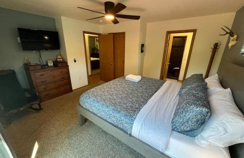 Cozy Palmer Retreat with Steam Sauna and Playground - Foto 17