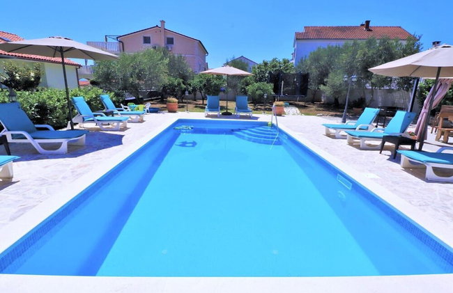 Villa Mendula Trogir - Luxury villa by the beach - heated pool - lush green garden - Photo 49