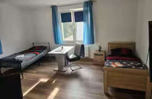 Schöne Vollausgestattete Monteurs- Gästewohnung nähe Raffinerie Leuna und Geiseltalsee für 4 Personen 0306 - Foto 1