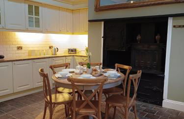 The West Wing at Eriviat Hall Hot Tub - Photo 10