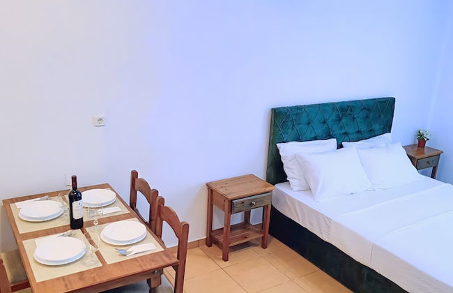 A & A Apartments - Photo 12