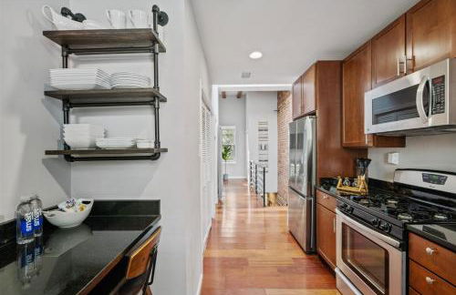 Perfect Location! Stylish Condo Steps Away from Nationals Stadium and Navy Yard in DC's Southwest Gem - Foto 14