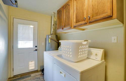 Chic Silver City Getaway with Patio and Gas Grill - Foto 13