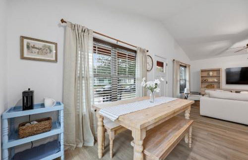 Cozy Coastal Cottage Minutes to Beach and Downtown - Foto 45