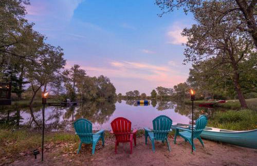 Secluded Waterfront A-Frame Cabin w/ Pvt Lake - Foto 6