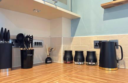 Stylish 2 Bedroom Apartment With 2 Bathrooms and Free Gated Parking - Foto 19