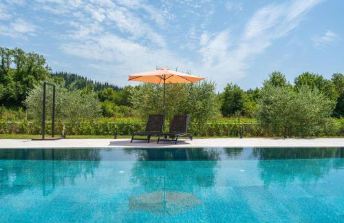 Green & Blue Five Bedroom Villa with Private Pool and Complete Privacy - Photo 45