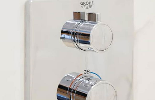 Panoramic sea Views in Beachfront apt w Balcony - Foto 10