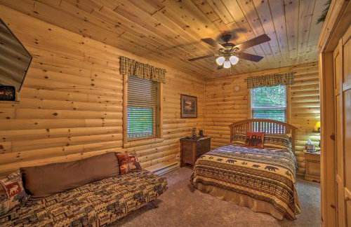 Updated Manistique Log Cabin, Yard and Fire Pit - Foto 9