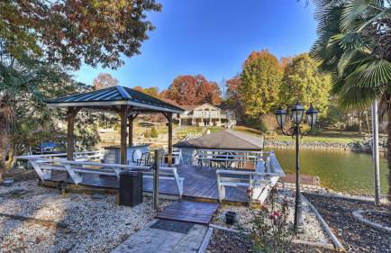 Lakefront Home Private Dock, Tiki Bar, Firepit Shore to Please by Avantstay - Foto 110