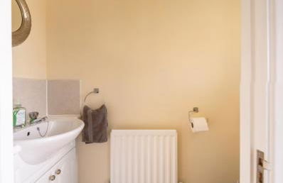 Guildford Townhouse with Parking - Foto 18