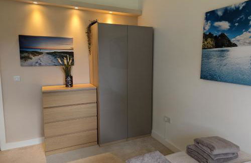 Unique, Spacious, Self-Built Eco Home with huge garden and movie room - Photo 27