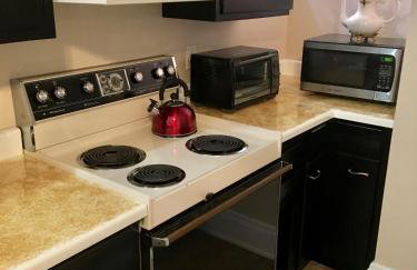 Historic Upstairs Apartment - Foto 24