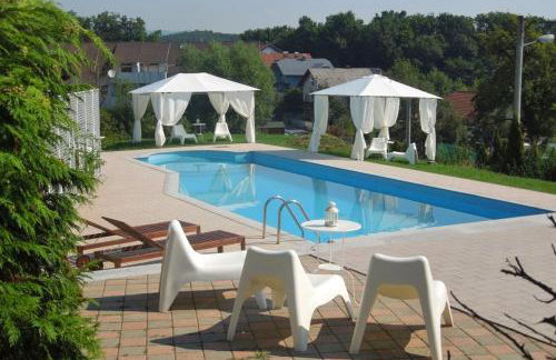 Apartments with a swimming pool Zagreb - 11408 - Foto 2