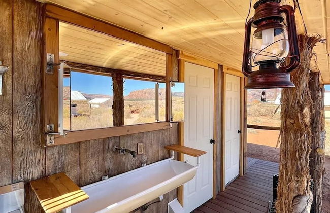 Cozy Glamping Retreat Between Zion & Bryce Canyon - Photo 6