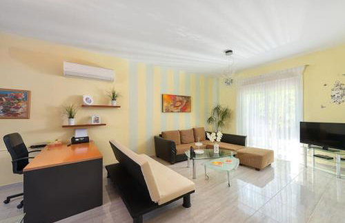 Greek Style Ground Floor Apartment & Pool - Foto 36