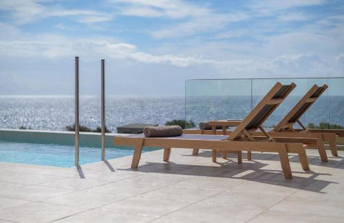 Windless SeaView Villa, with Pool & Hot Tub, By ThinkVilla - Foto 1