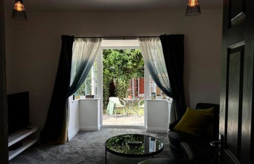 Home away Tamworth Staffordshire 4 Bedroom 3 Bathroom - Semi Detached House - Foto 60