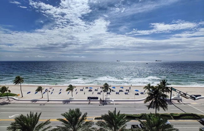 W Residences 2 Bedroom Suite 2 Condo by RedAwning - Photo 40