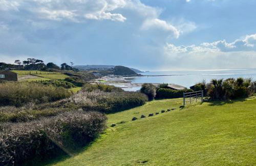 BAYVIEW self-catering coastal bungalow in rural West Wight - Photo 2