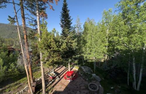 The Red Bears Den, Walk to River & Lake, In Town - Foto 1