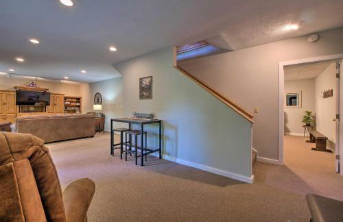 The Red Pine Cabin with Private Pond and Dock! - Foto 21