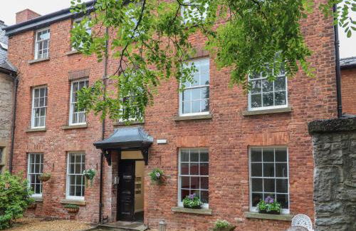 Memorial Building - Photo 1