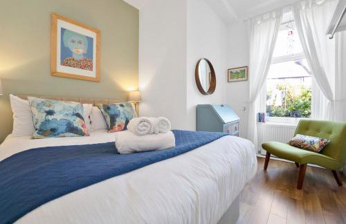 Cozy with Character Vibrant Cottage Style Flat at Leith Links Park - Photo 6