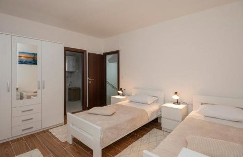 Four-Bedroom Holiday Home In Veliki Prolog - Foto 31