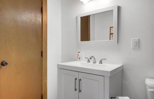 Twin Pines Retreat - Lake, Firepit and Games - Foto 31