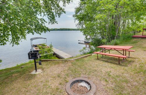 Pet-Friendly Wisconsin Cabin on Lake with Fire Pit! - Foto 1