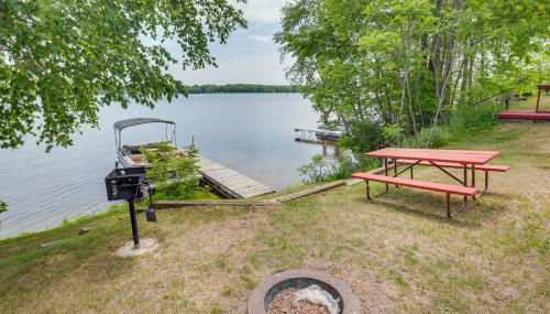 Pet-Friendly Wisconsin Cabin on Lake with Fire Pit! - Foto 1