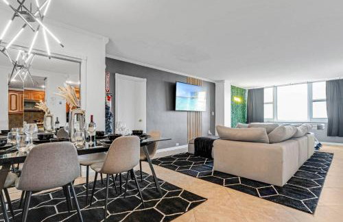 Spacious Beach Retreat | Oceanfront Pool & Tiki - Foto 3