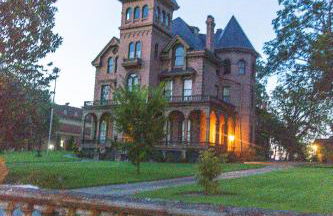 The Moose #7 - Instaworthy Studio with Amazing Views, Free Parking & Heated King Bed - Foto 25