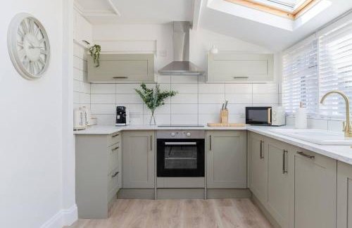 Prime Location - Southwold Gem - Sleeps 8 - Whole Cottage - Photo 34