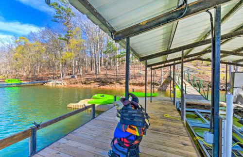 Townville Lake House with Private Dock, Kayaks! - Foto 33