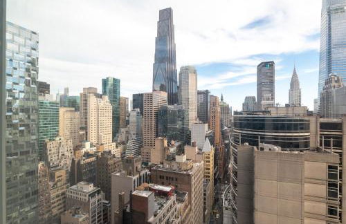 Elegant Midtown Retreat, City Views, Steps to Times Square - Foto 7