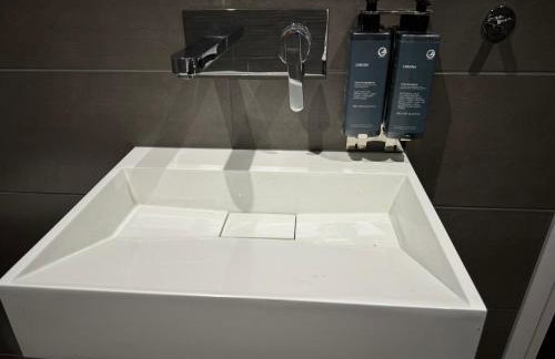 Luxury 6-Bed House - 6 En Suite- Jaquzzi Baths - Private Parking - Suitable for contractors - Foto 35