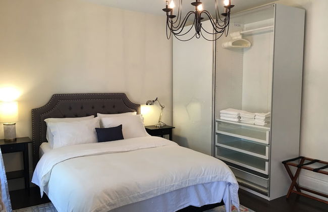 Beautiful 4BR Downtown House, Sleeps 10 - Photo 8