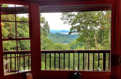 Treetops Cabin easy to Asheville with fast wifi and great view - Foto 43