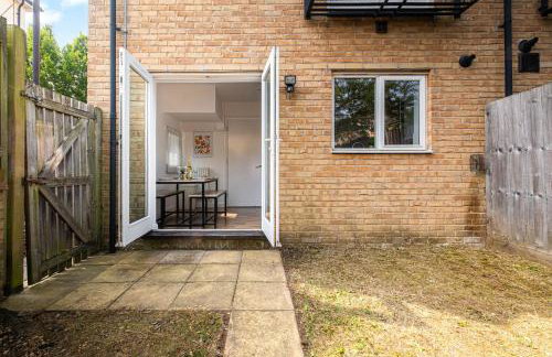 Modern & comfortable 4 bed house - Photo 19