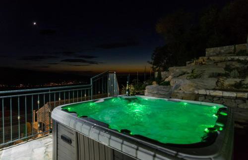 Villa Falcon Rook - Photo 17